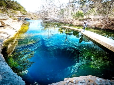 Giếng “tử thần” bí ẩn sâu thẳm hút khách du lịch đến khám phá