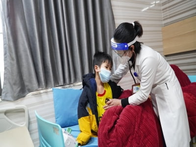 Bé 7 tuổi mắc hội chứng hậu COVID-19 cực kỳ hiếm gặp