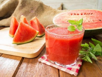 Thực hư 'một quả dưa hấu bằng 6 bát cơm' và lợi ích của loại quả được mệnh danh là 'vua của mùa hè'