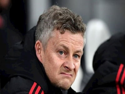 HLV Solskjaer bị CĐV Liverpool chế giễu sau khi thảm bại trên sân nhà