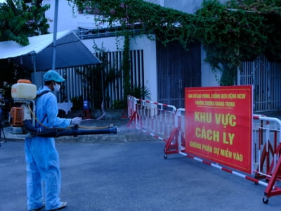 Quảng Ngãi phong tỏa 5 khu dân cư, 2 cơ sở y tế, truy vết F1, F2 liên quan COVID-19
