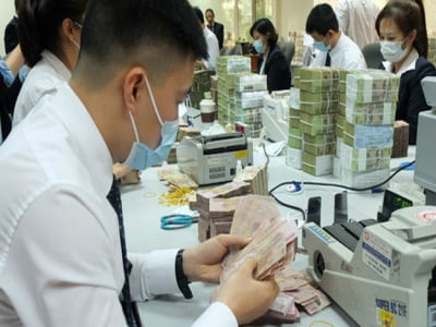 Tín dụng tăng thấp, các ngân hàng có thể tiếp tục đổ tiền vào trái phiếu