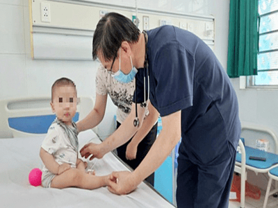 Cảnh báo bệnh tay chân miệng bước vào đỉnh dịch