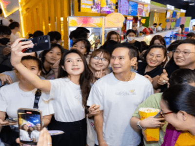 Khán giả vây kín Lý Hải