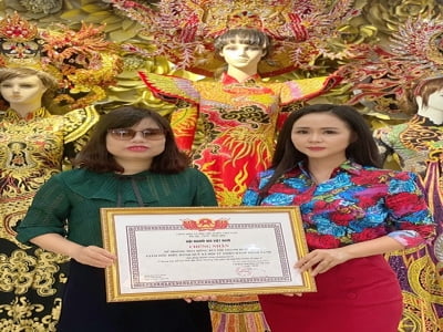 Nữ hoàng hoa hồng Bùi Thị Thanh Hương trở thành Đại sứ Nhân Ái của chương trình Hỗ trợ nhà ở cho phụ nữ khiếm thị khó khăn