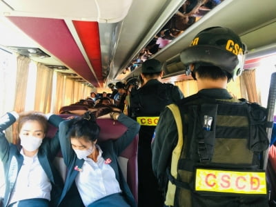 Chuyến xe 52 chỗ phủ kín rèm, hàng chục người bị lừa 'vào tròng' đi xem đất
