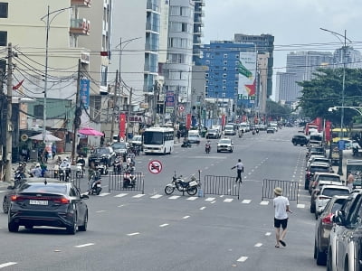 Trời mưa, Vũng Tàu vắng khách trong ngày đầu nghỉ lễ