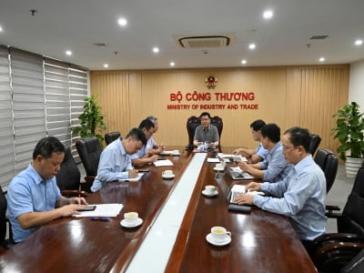 Gần 1 triệu khách hàng mất điện, 3 kho xăng dầu bị ảnh hưởng