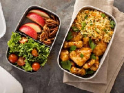 Mang cơm đi làm chẳng còn nhàm chán nhờ những mẹo này