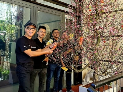 Giám đốc 'rủ' toàn bộ nhân viên ở lại ăn Tết