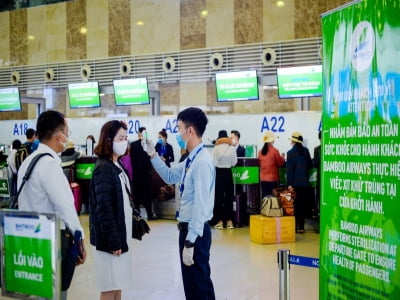 Tạm dừng đưa người Việt Nam từ nước ngoài về Tân Sơn Nhất từ 25/3