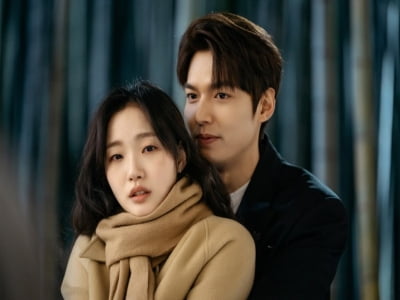 Quân vương bất diệt: Lee Min Ho cưỡi bạch mã đón Kim Go Eun vượt thế giới
