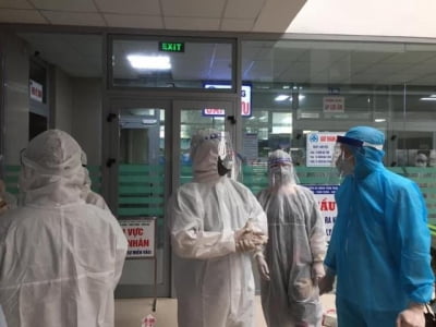 Phi công người Anh đã liên tiếp 10 lần âm tính với SARS-CoV-2