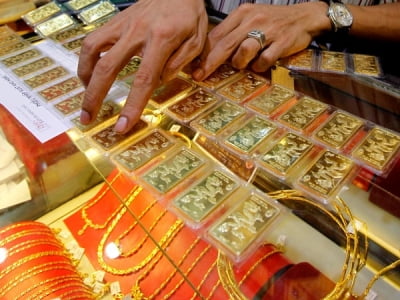 Giá vàng hôm nay 2/10: Đảo ngược tình thế, vàng lại bật tăng