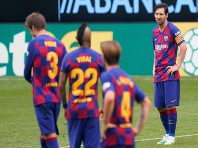 Barca lâm nguy: Messi làm loạn phòng thay đồ, nổi điên với Griezmann
