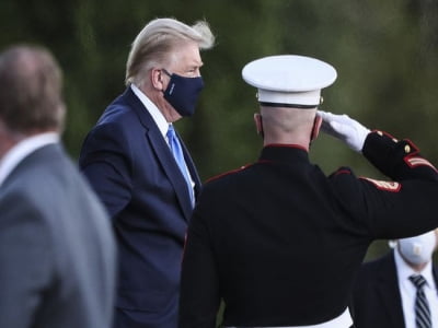 Tổng thống Trump nhập viện vì Covid-19, ái nữ Ivanka gọi bố là "chiến binh"
