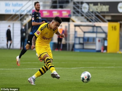 Sancho hay như Ronaldo, MU cần mua ngay: Bài học từ vụ Haaland