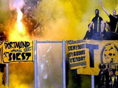 Dortmund - Schalke: Trận derby đầy máu lửa và chất thơ