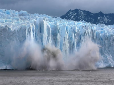Nắng nóng khủng khiếp, Greenland mất 197 tỉ tấn băng trong một tháng