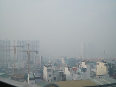 Bầu trời TP HCM lại chuyển màu, cảnh báo ô nhiễm 