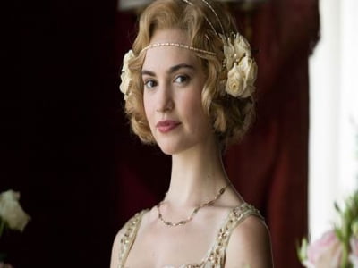 Những lần biến hóa đầy ấn tượng của “Lọ lem” Lily James