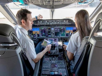 Vì sao United Airlines phải tuyển phi công trước cả chục năm? 