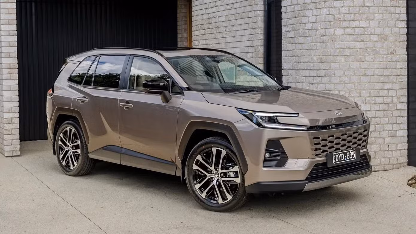 Mitsubishi nhắm cạnh tranh với SUV bán chạy nhất của Toyota