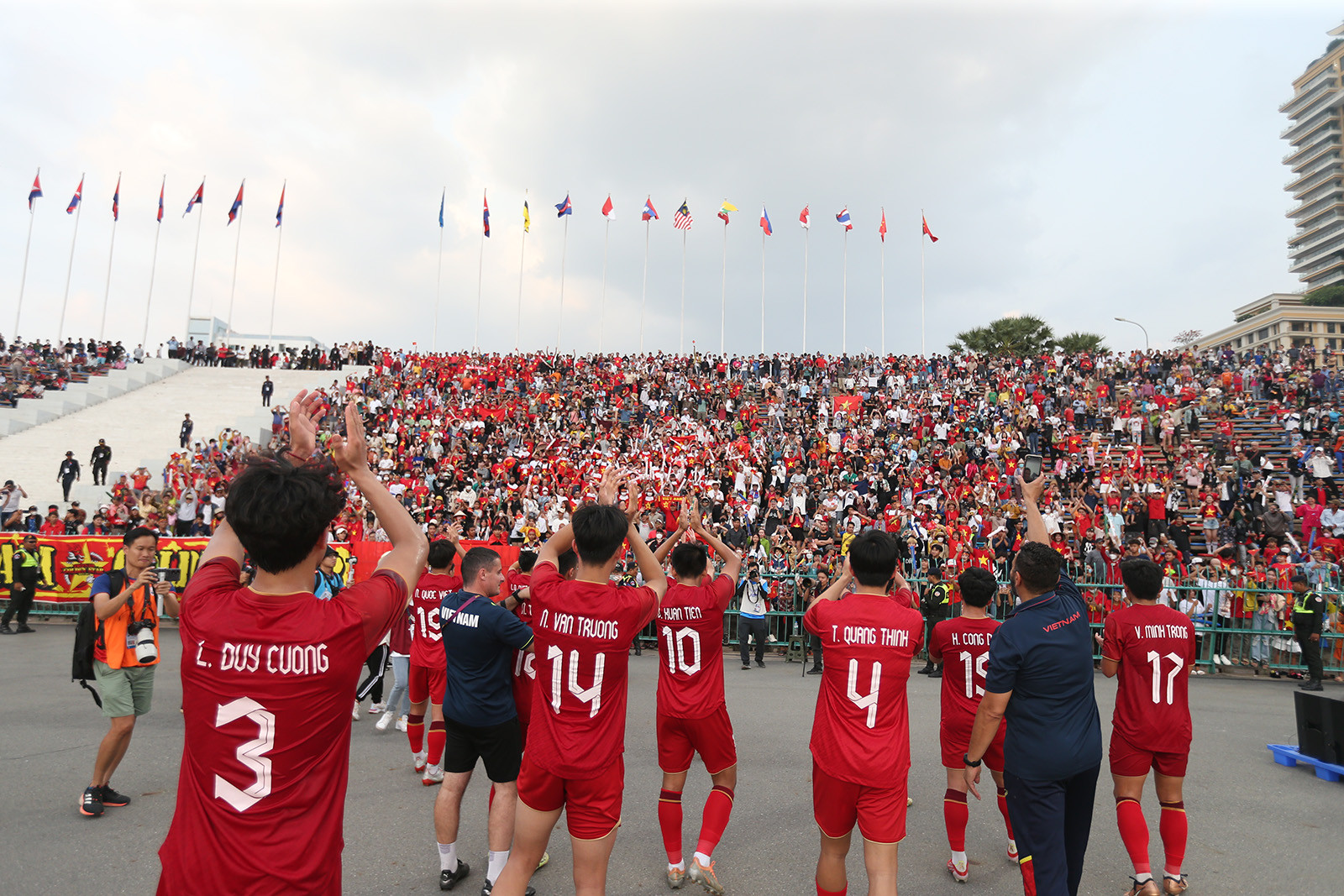 Chung kết bóng đá nam SEA Games 32: Sự xấu xí cười ra nước mắt