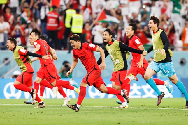 Châu Á tạo nên kỳ tích chưa từng có trong lịch sử World Cup, chờ đại chiến Nhật - Hàn ở tứ kết